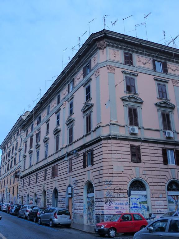 Between Termini & Colosseo 로마 외부 사진